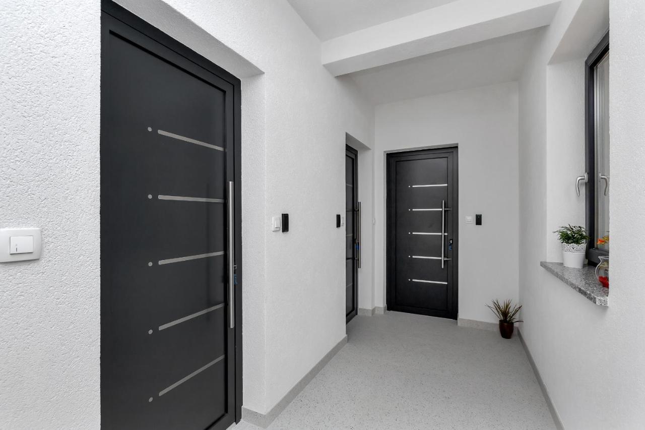 Central Beach Apartments Tučepi Εξωτερικό φωτογραφία